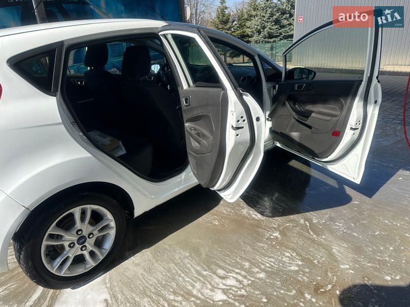 Хетчбек Ford Fiesta 2013 в Малехові