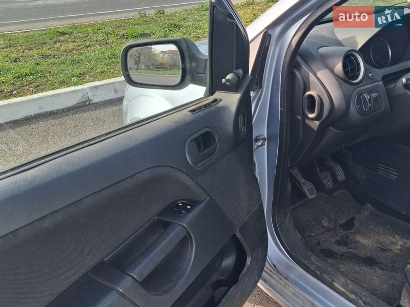 Хэтчбек Ford Fiesta 2005 в Ивано-Франковске фото 4 Хэтчбек Ford Fiesta 2005 в Ивано-Франковске