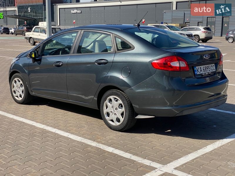 Седан Ford Fiesta 2010 в Киеве