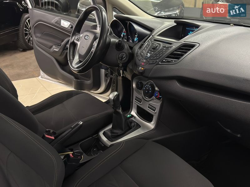 Седан Ford Fiesta 2013 в Николаеве