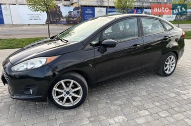 Седан Ford Fiesta 2015 в Ужгороде
