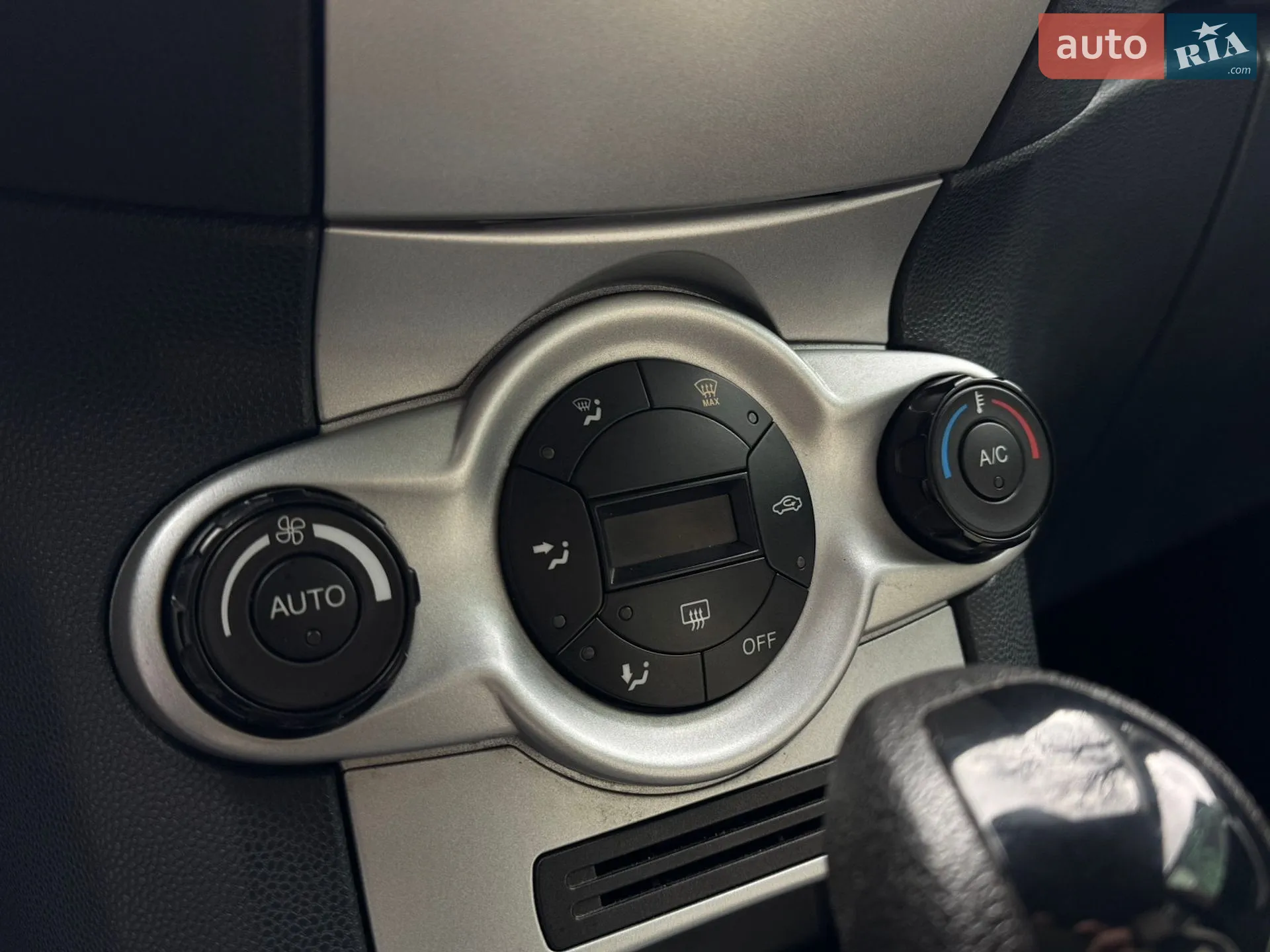 2012 Ford Fiesta - мініатюра 25