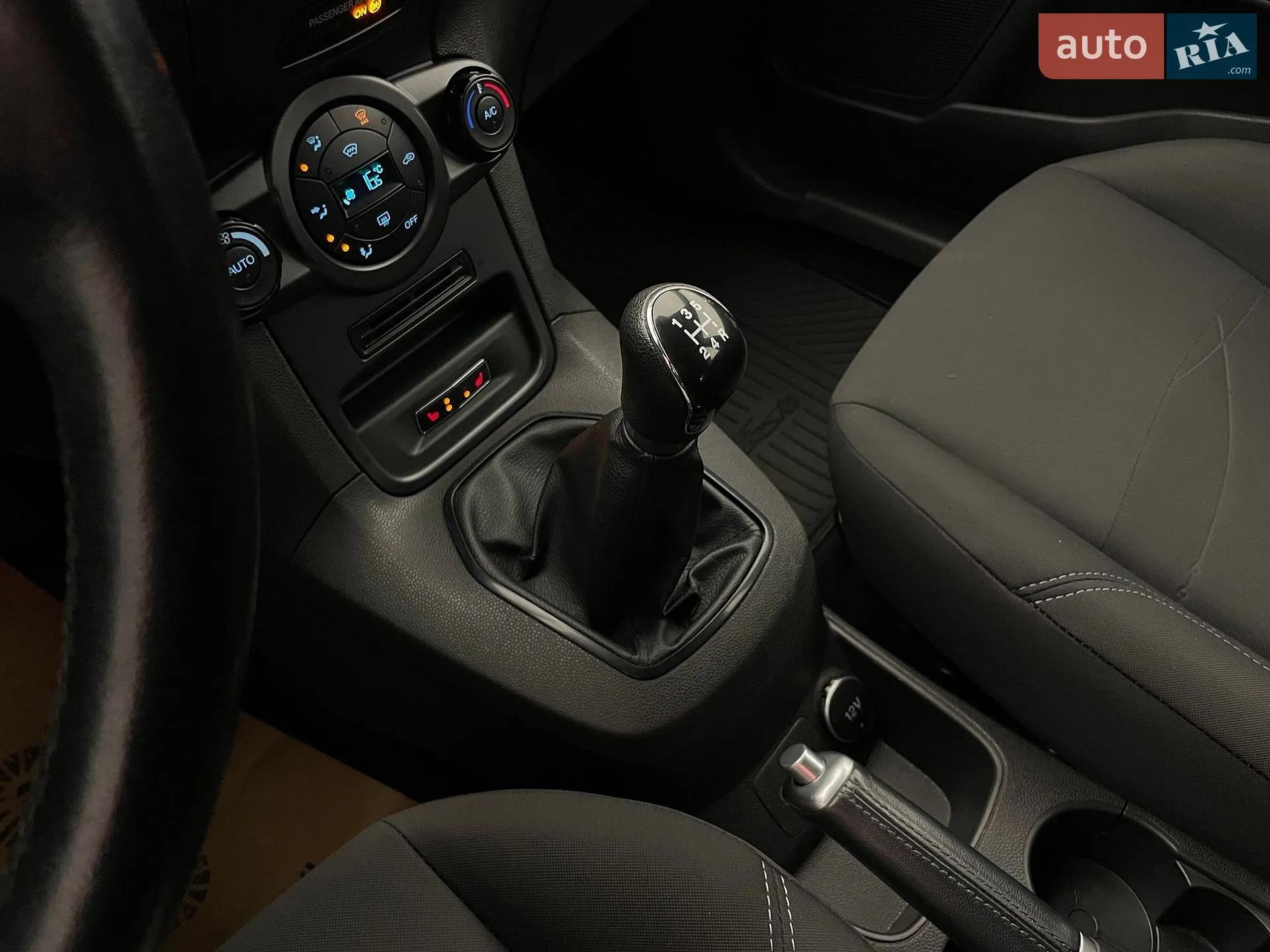 2016 Ford Fiesta - мініатюра 15