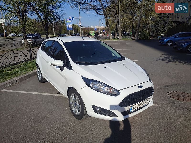 Хетчбек Ford Fiesta 2016 в Києві