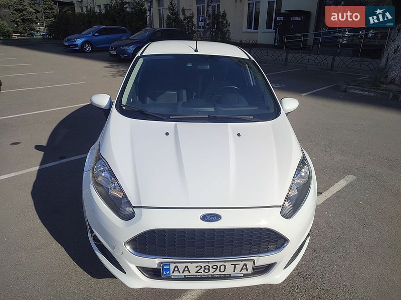 Хетчбек Ford Fiesta 2016 в Києві