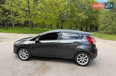 Хетчбек Ford Fiesta 2017 в Дніпрі