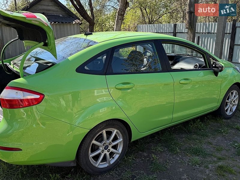 Седан Ford Fiesta 2014 в Чернигове