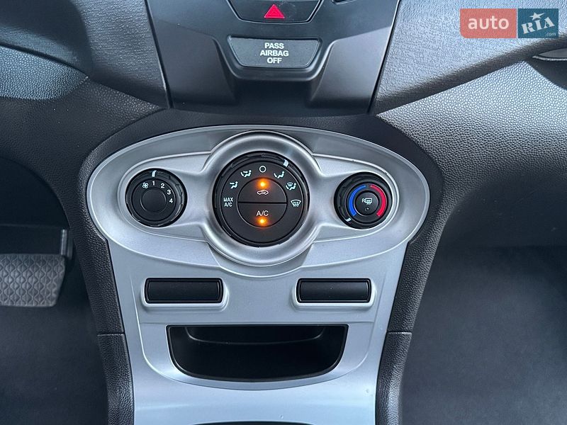 Седан Ford Fiesta 2019 в Одессе