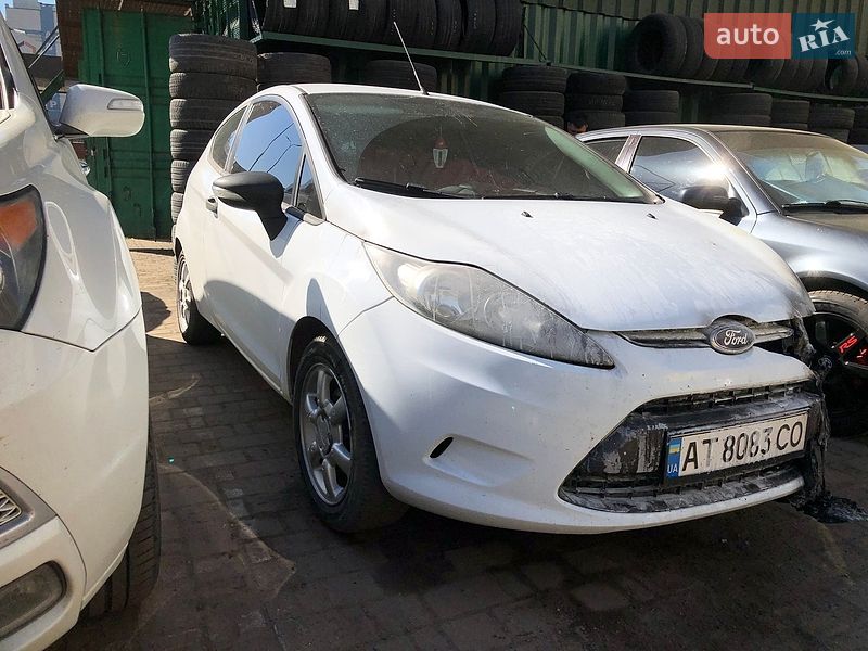 Хэтчбек Ford Fiesta 2012 в Ивано-Франковске