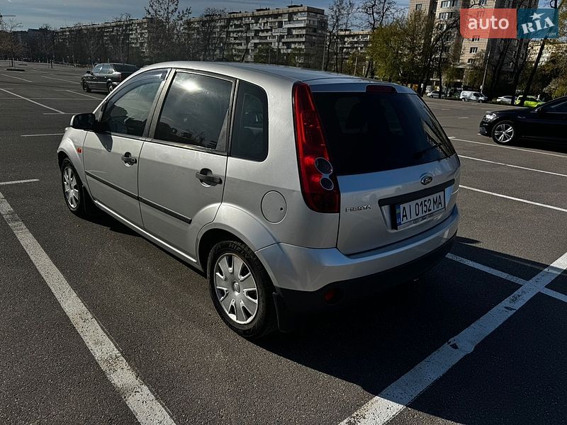 Хэтчбек Ford Fiesta 2007 в Киеве
