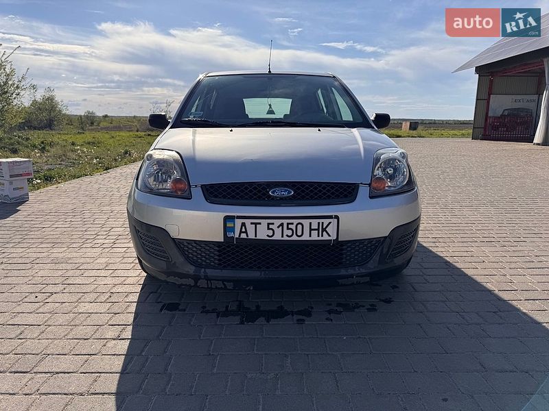 Хэтчбек Ford Fiesta 2006 в Отынии