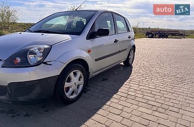 Хэтчбек Ford Fiesta 2006 в Отынии