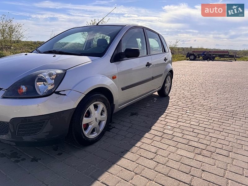 Хэтчбек Ford Fiesta 2006 в Отынии