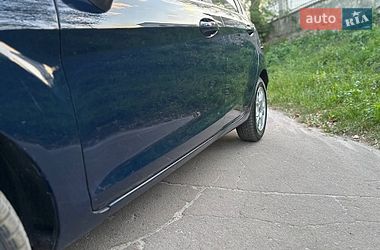Хэтчбек Ford Fiesta 2014 в Остроге