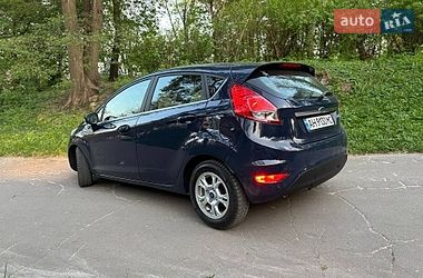 Хэтчбек Ford Fiesta 2014 в Остроге