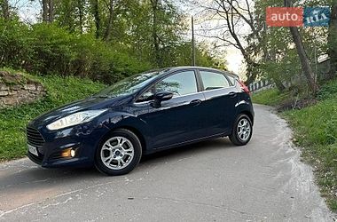Хэтчбек Ford Fiesta 2014 в Остроге