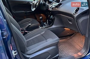Хэтчбек Ford Fiesta 2014 в Остроге