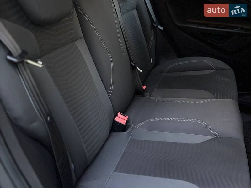Хэтчбек Ford Fiesta 2014 в Остроге