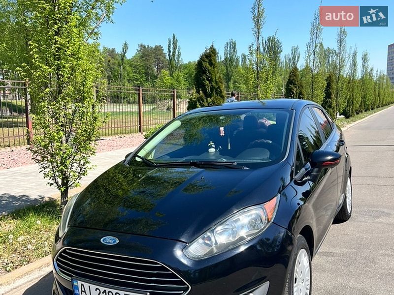 Седан Ford Fiesta 2015 в Киеве