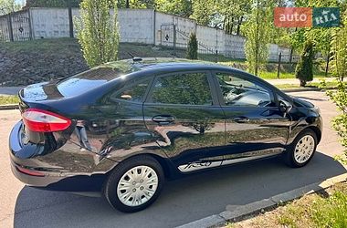 Седан Ford Fiesta 2015 в Киеве