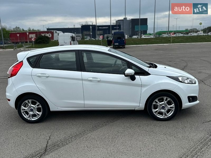 Хэтчбек Ford Fiesta 2016 в Львове