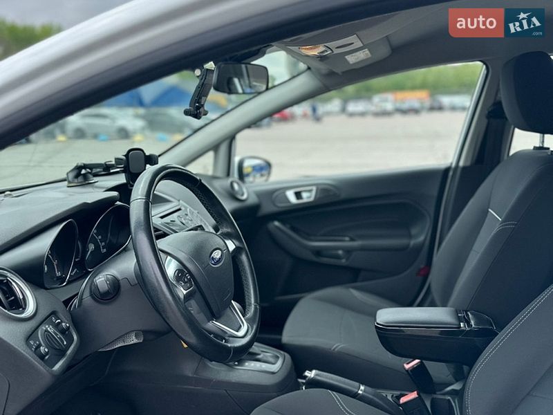 Хэтчбек Ford Fiesta 2016 в Львове