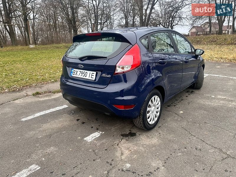 Хетчбек Ford Fiesta 2015 в Городку