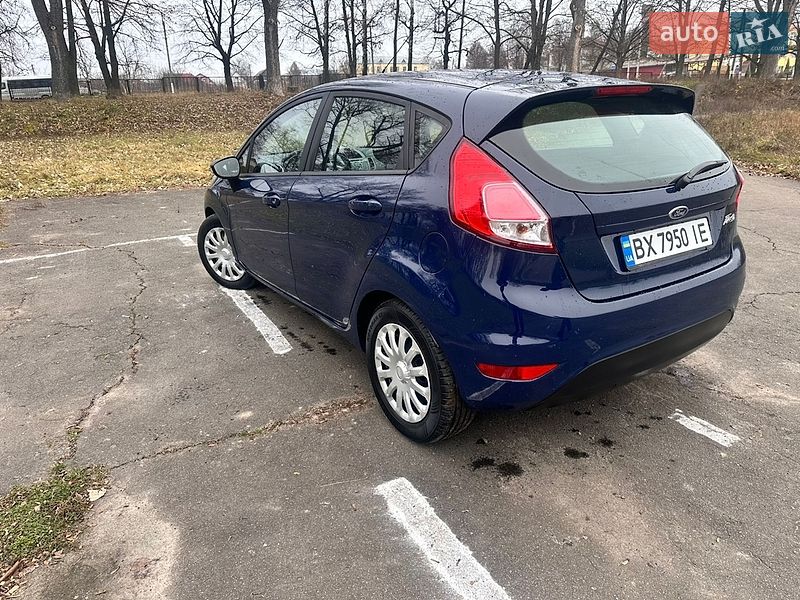 Хетчбек Ford Fiesta 2015 в Городку