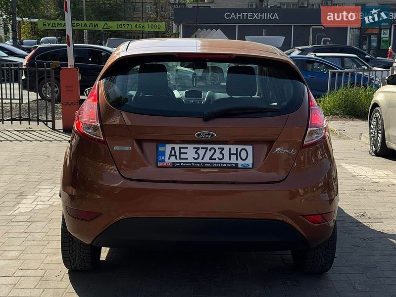 Хетчбек Ford Fiesta 2014 в Дніпрі