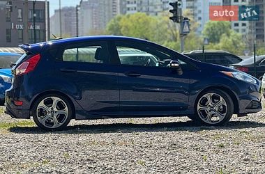 Хэтчбек Ford Fiesta 2015 в Киеве