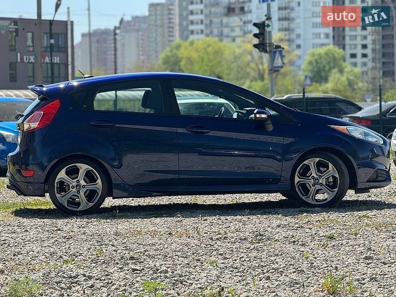 Хэтчбек Ford Fiesta 2015 в Киеве