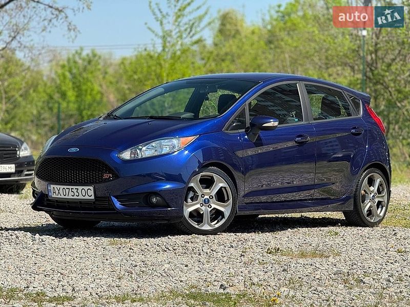 Хэтчбек Ford Fiesta 2015 в Киеве