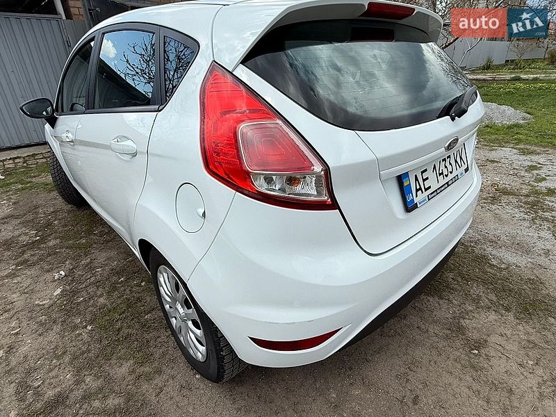 Хетчбек Ford Fiesta 2016 в Синельниковому