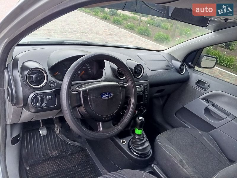 Хэтчбек Ford Fiesta 2002 в Белгороде-Днестровском