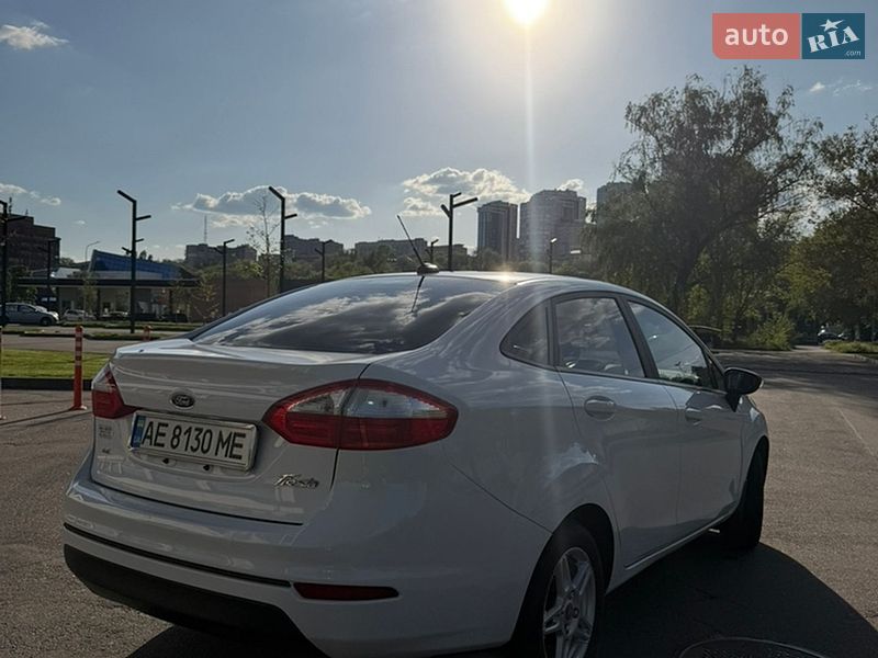 Седан Ford Fiesta 2017 в Днепре