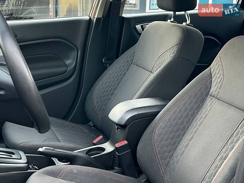 Седан Ford Fiesta 2016 в Киеве