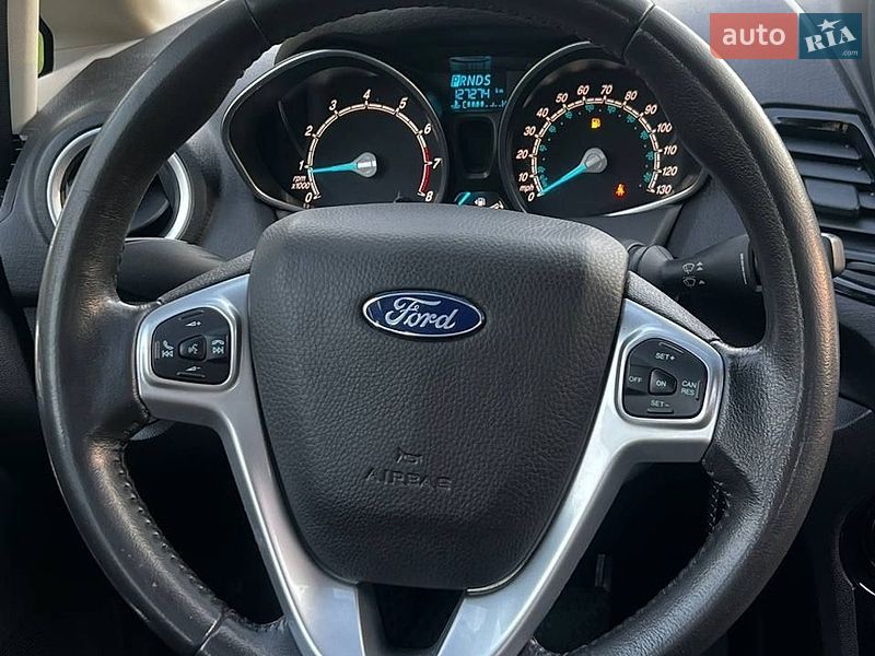 Седан Ford Fiesta 2016 в Киеве