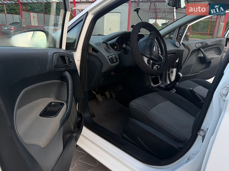 Хэтчбек Ford Fiesta 2010 в Луцке