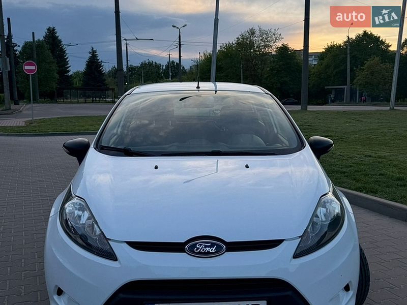 Хэтчбек Ford Fiesta 2010 в Луцке