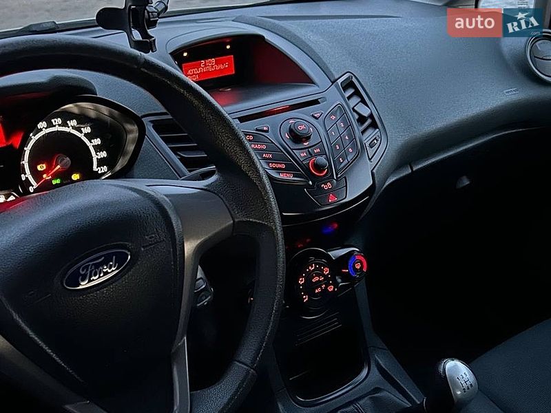 Хэтчбек Ford Fiesta 2010 в Луцке