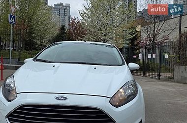 Хетчбек Ford Fiesta 2015 в Києві