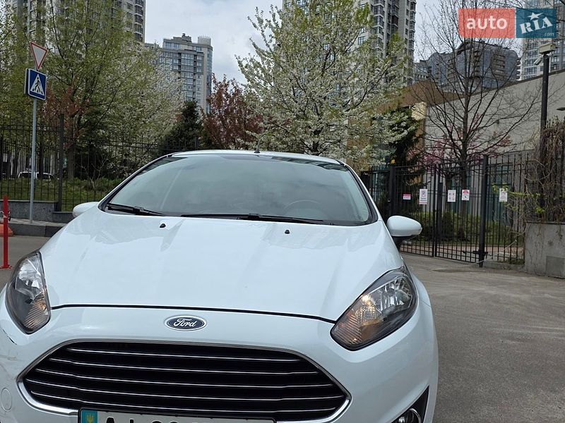 Хетчбек Ford Fiesta 2015 в Києві