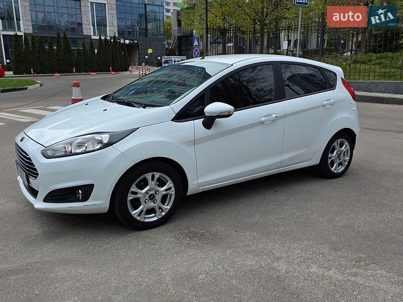Хетчбек Ford Fiesta 2015 в Києві