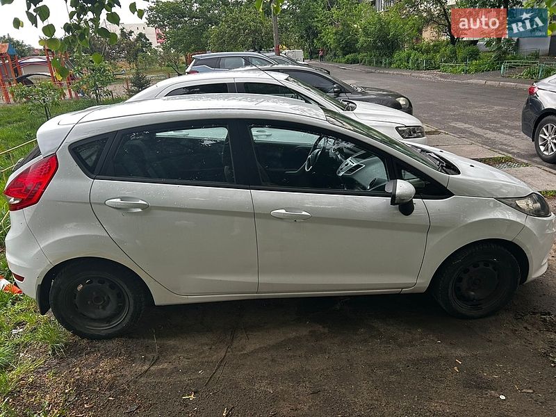 Хэтчбек Ford Fiesta 2011 в Киеве