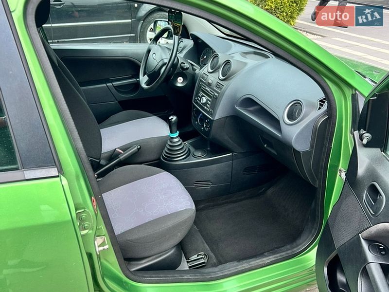 Хэтчбек Ford Fiesta 2008 в Ужгороде