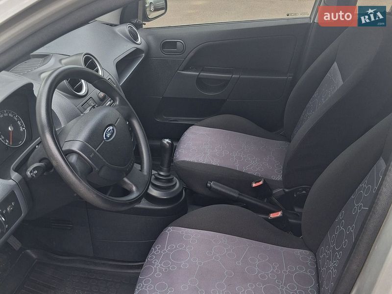 Хэтчбек Ford Fiesta 2006 в Киеве
