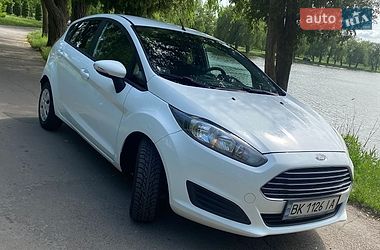 Хетчбек Ford Fiesta 2015 в Рівному