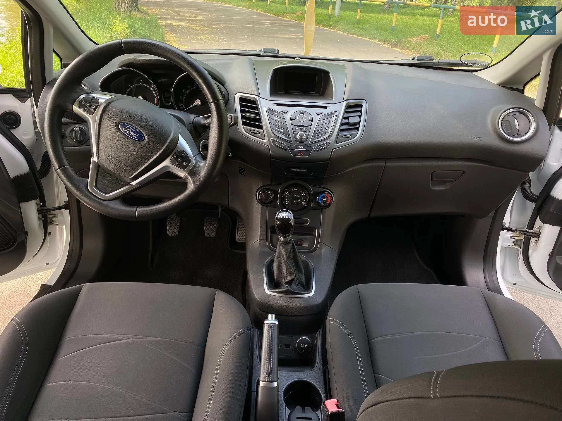 2015 Ford Fiesta - мініатюра 21