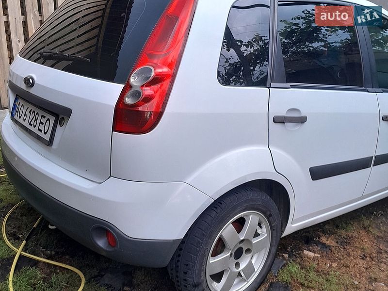 Хэтчбек Ford Fiesta 2007 в Ужгороде фото 2 Хэтчбек Ford Fiesta 2007 в Ужгороде