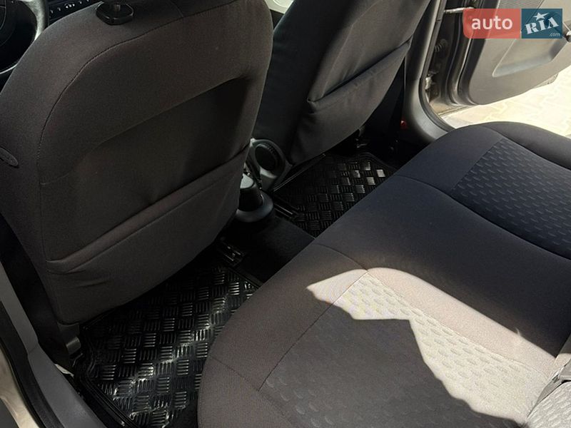 Хетчбек Ford Fiesta 2002 в Нововолинську